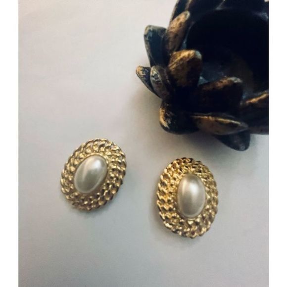 White and gold EARRINGS - Picture 2 of 5